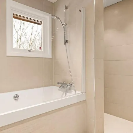 Holiday home 141sqm For Family I Free Parking I Bathtub